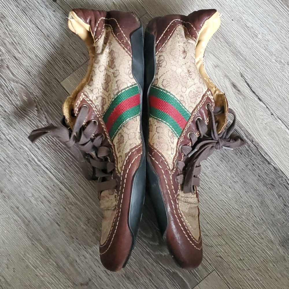 Guess Signature Sneakers - Picture 6 of 8